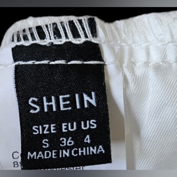 🌞White button fly pleated jean shorts - Picture 5 of 6